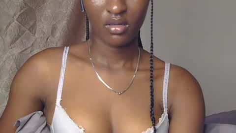 Snapshot of cee_queen chatting on 06/23/26, 10:24 cee_queen online show from 06/23/26, 10:24