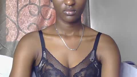 Snapshot of cee_queen chatting on 06/26/26, 06:07 cee_queen online show from 06/26/26, 06:07