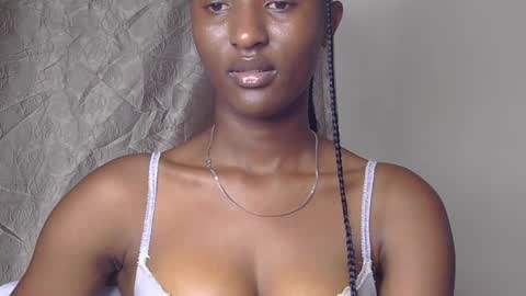 Snapshot of cee_queen chatting on 06/26/26, 07:07 cee_queen online show from 06/26/26, 07:07