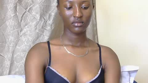 Snapshot of cee_queen chatting on 07/01/26, 10:28 cee_queen online show from 07/01/26, 10:28