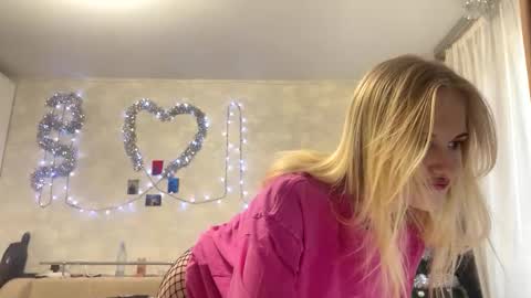 Snapshot of celenfomes chatting on 12/02/25, 07:47 Selene online show from 12/02/25, 07:47