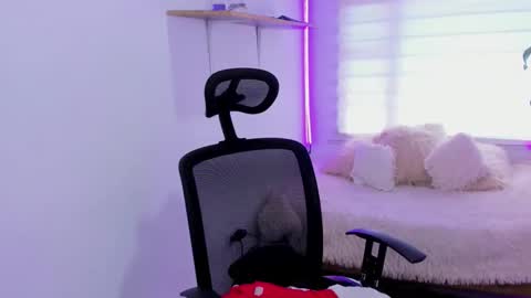 celeste_bonnet1 online show from 11/05/25, 07:25