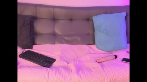 celeste_sky0 online show from 04/22/26, 06:49