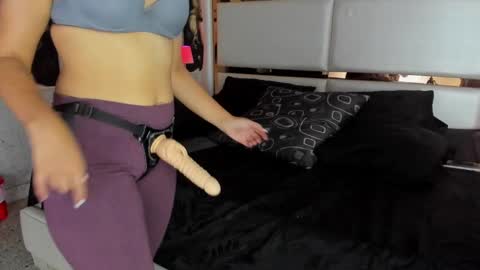 Snapshot of celeste_starsss chatting on 02/28/25, 12:43 celeste_starsss online show from 02/28/25, 12:43