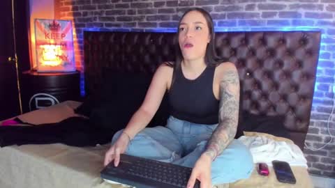 Snapshot of celeste_starsss chatting on 11/14/25, 12:48 celeste_starsss online show from 11/14/25, 12:48