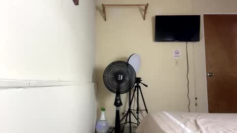 Snapshot of celesteginger chatting on 12/16/24, 01:43 celesteginger online show from 12/16/24, 01:43