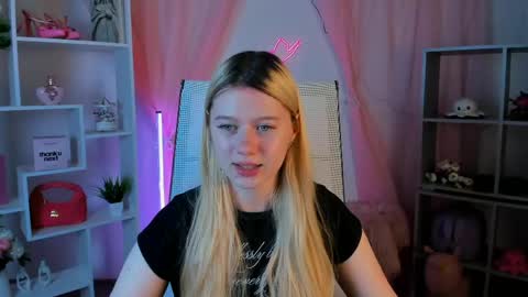 Snapshot of celestinemauriac chatting on 05/05/26, 06:49 your cute kitty online show from 05/05/26, 06:49