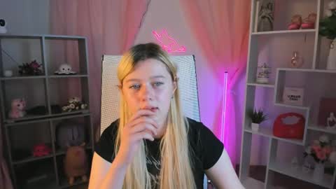 Snapshot of celestinemauriac chatting on 05/11/26, 06:27 your cute kitty online show from 05/11/26, 06:27