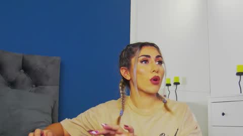 CelineMeyer online show from 10/27/25, 07:01