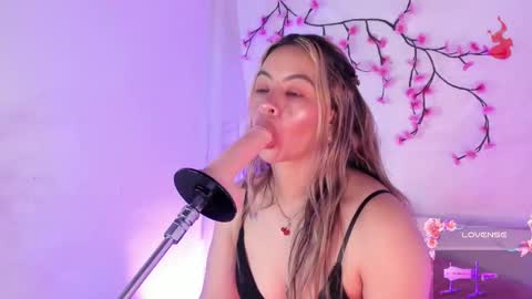 Hello guys my name is Sofi and Lizzie and  Vanessa online show from 10/06/25, 03:20