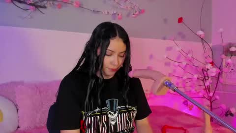 Hello guys my name is Sofi and Lizzie and  Vanessa online show from 04/19/26, 08:33