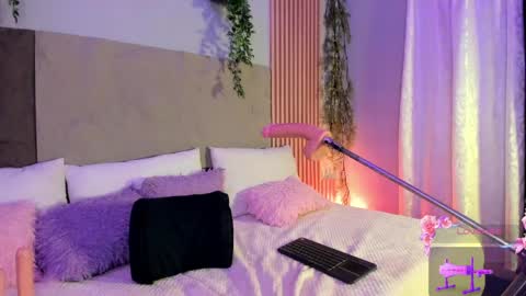 Hello guys my name is Sofi and Lizzie and  Vanessa online show from 04/22/26, 08:43