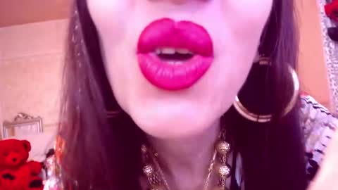 Snapshot of cerisedodd chatting on 12/21/25, 01:02 Cerise online show from 12/21/25, 01:02