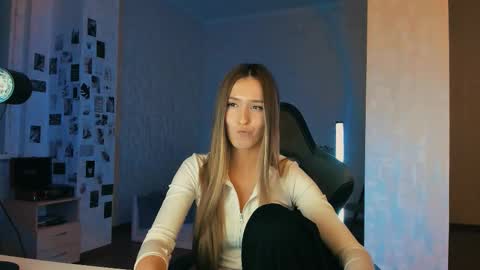 Snapshot of cexsuline chatting on 12/05/25, 08:16 my name is Eva online show from 12/05/25, 08:16