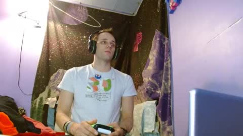 Snapshot of cguffey2284 chatting on 01/07/25, 06:48 cguffey2284 online show from 01/07/25, 06:48