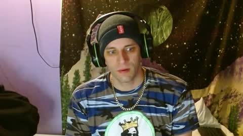 Snapshot of cguffey2284 chatting on 01/08/25, 01:21 cguffey2284 online show from 01/08/25, 01:21