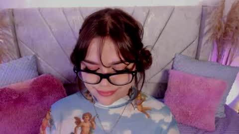 Snapshot of chaarlotte_1 chatting on 05/14/26, 05:53 charlotte online show from 05/14/26, 05:53