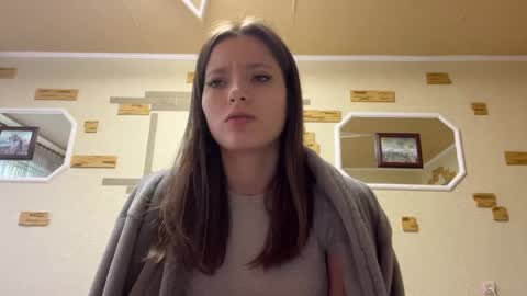 Luna online show from 04/24/26, 08:17