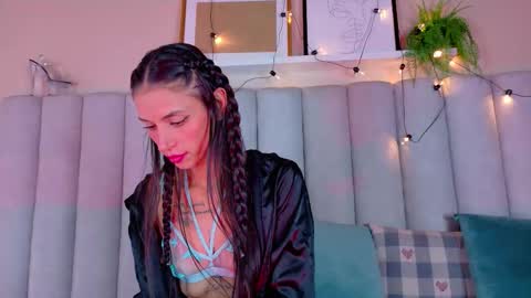 Snapshot of chaneladamss_ chatting on 10/22/25, 03:07 C H A N E L online show from 10/22/25, 03:07