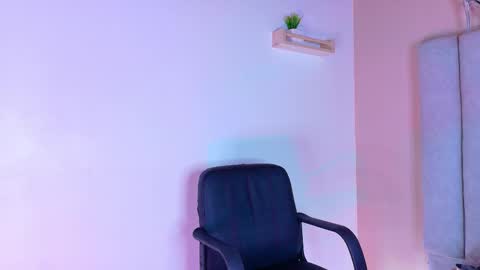 Snapshot of chaneladamss_ chatting on 10/24/25, 03:03 C H A N E L online show from 10/24/25, 03:03