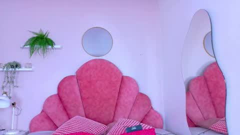 Snapshot of chaneladamss_ chatting on 11/25/25, 01:00 C H A N E L online show from 11/25/25, 01:00