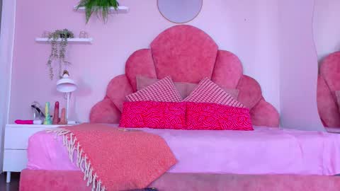 Snapshot of chaneladamss_ chatting on 11/28/25, 03:09 C H A N E L online show from 11/28/25, 03:09