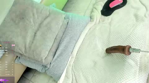 Snapshot of chanell_lovers chatting on 03/09/25, 05:44 CHANELL online show from 03/09/25, 05:44