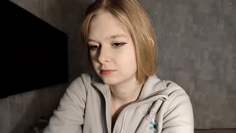 Snapshot of chanelledroz chatting on 12/02/25, 07:14 Lia online show from 12/02/25, 07:14