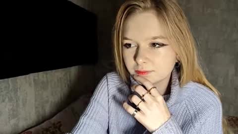 Lia online show from 12/19/25, 07:26