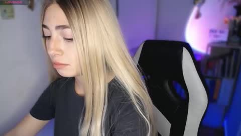 channel_blonde_a online show from 10/15/25, 05:07