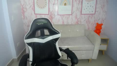 Snapshot of channel_garcia_ch chatting on 11/18/25, 09:52 Channel Garcia online show from 11/18/25, 09:52