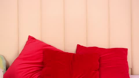 Channelangeless online show from 02/05/25, 06:48