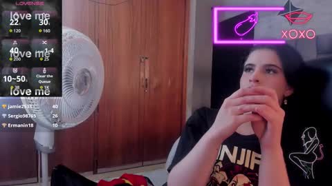 Snapshot of channelwitte chatting on 01/18/26, 10:24 channelwitte online show from 01/18/26, 10:24