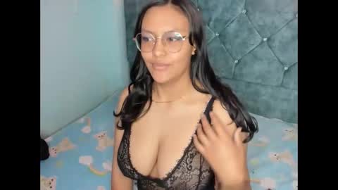 Snapshot of chantal_sex2 chatting on 11/27/25, 12:35 Chantal baby online show from 11/27/25, 12:35