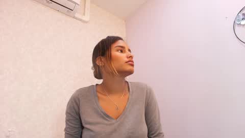 Snapshot of chantal_taylor_ chatting on 10/03/25, 12:02 Raquel online show from 10/03/25, 12:02