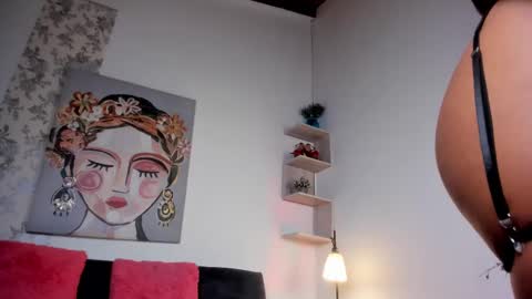 Snapshot of chantall_smith chatting on 03/08/25, 01:57   online show from 03/08/25, 01:57