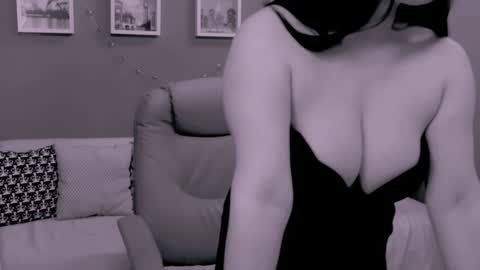 The Queen online show from 01/12/25, 02:41