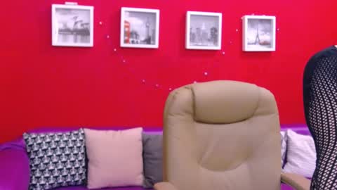 The Queen online show from 01/25/25, 01:41