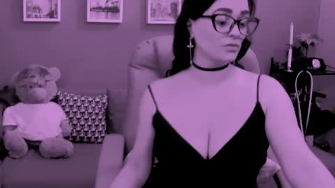 Snapshot of chantallovely chatting on 04/24/26, 08:00 The Queen online show from 04/24/26, 08:00