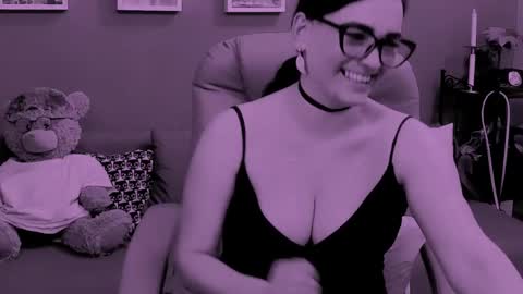 Snapshot of chantallovely chatting on 04/25/26, 08:06 The Queen online show from 04/25/26, 08:06