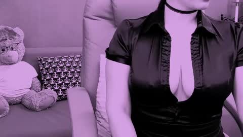 Snapshot of chantallovely chatting on 05/16/26, 10:36 The Queen online show from 05/16/26, 10:36