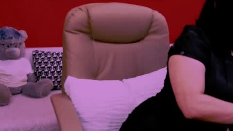 Snapshot of chantallovely chatting on 05/18/26, 03:24 The Queen online show from 05/18/26, 03:24