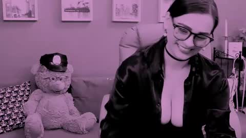 Snapshot of chantallovely chatting on 05/26/26, 06:37 The Queen online show from 05/26/26, 06:37