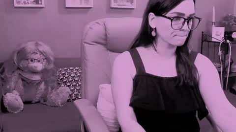 Snapshot of chantallovely chatting on 06/07/26, 10:35 The Queen online show from 06/07/26, 10:35