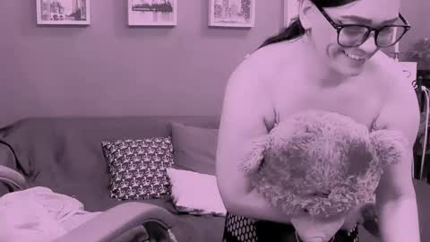 Snapshot of chantallovely chatting on 06/08/26, 01:28 The Queen online show from 06/08/26, 01:28