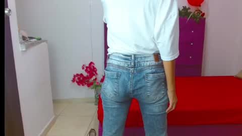 Snapshot of chantalsemenova2023 chatting on 01/05/25, 12:10 chantal sweety and horny latina for u online show from 01/05/25, 12:10