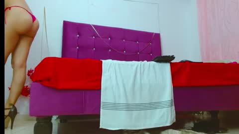 Snapshot of chantalsemenova2023 chatting on 01/10/25, 01:32 chantal sweety and horny latina for u online show from 01/10/25, 01:32