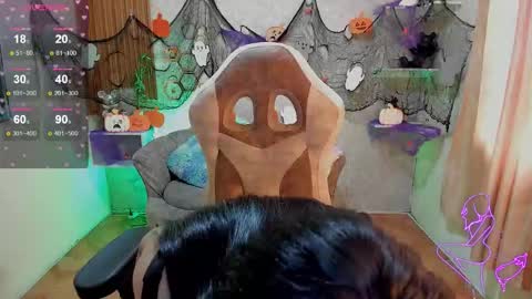 Snapshot of chaos_wild chatting on 10/31/25, 02:07 Violeta online show from 10/31/25, 02:07