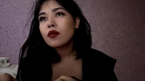 Lola online show from 12/22/25, 06:16