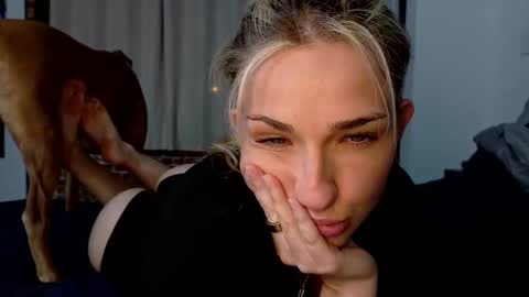 Snapshot of charbearxoxo chatting on 09/23/25, 12:57 char online show from 09/23/25, 12:57